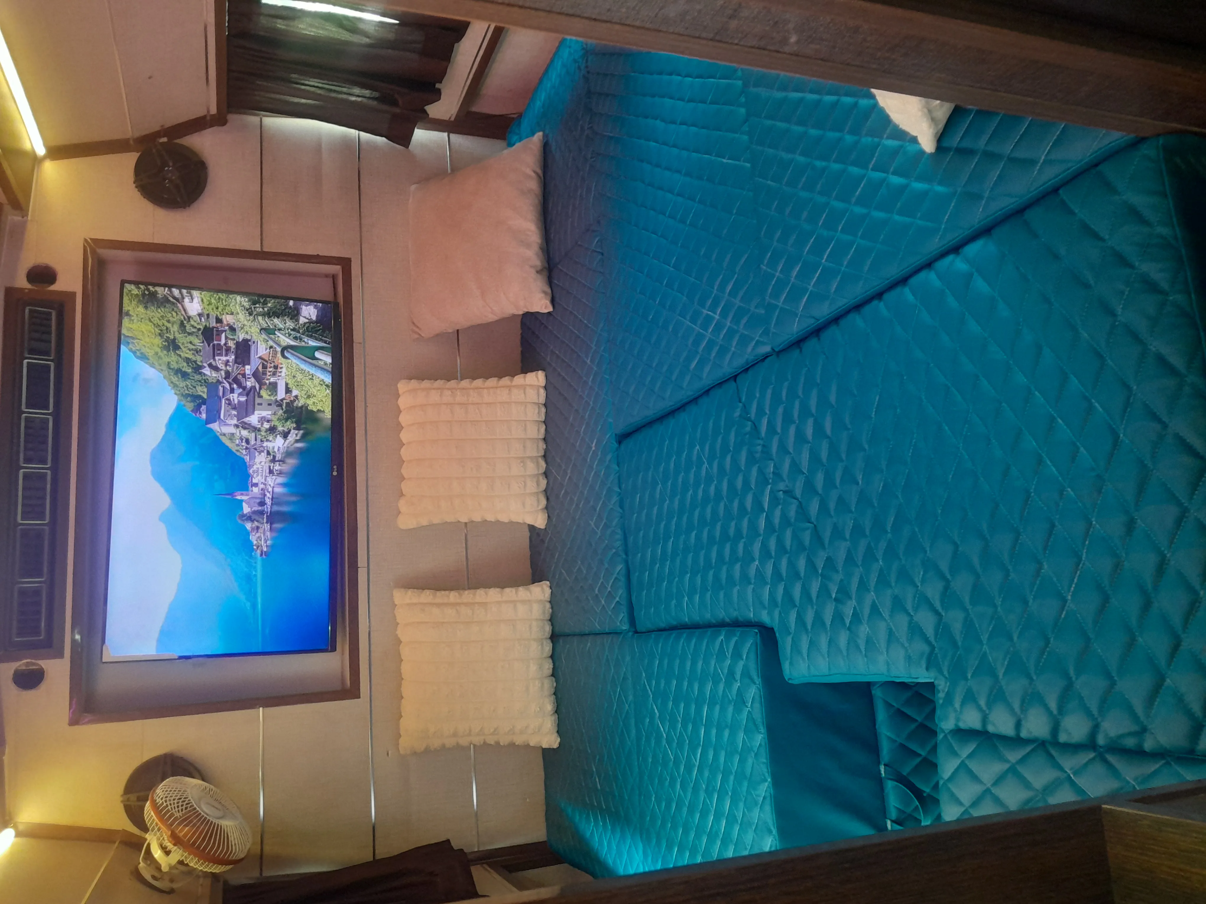 8 Seater Caravan Comfort